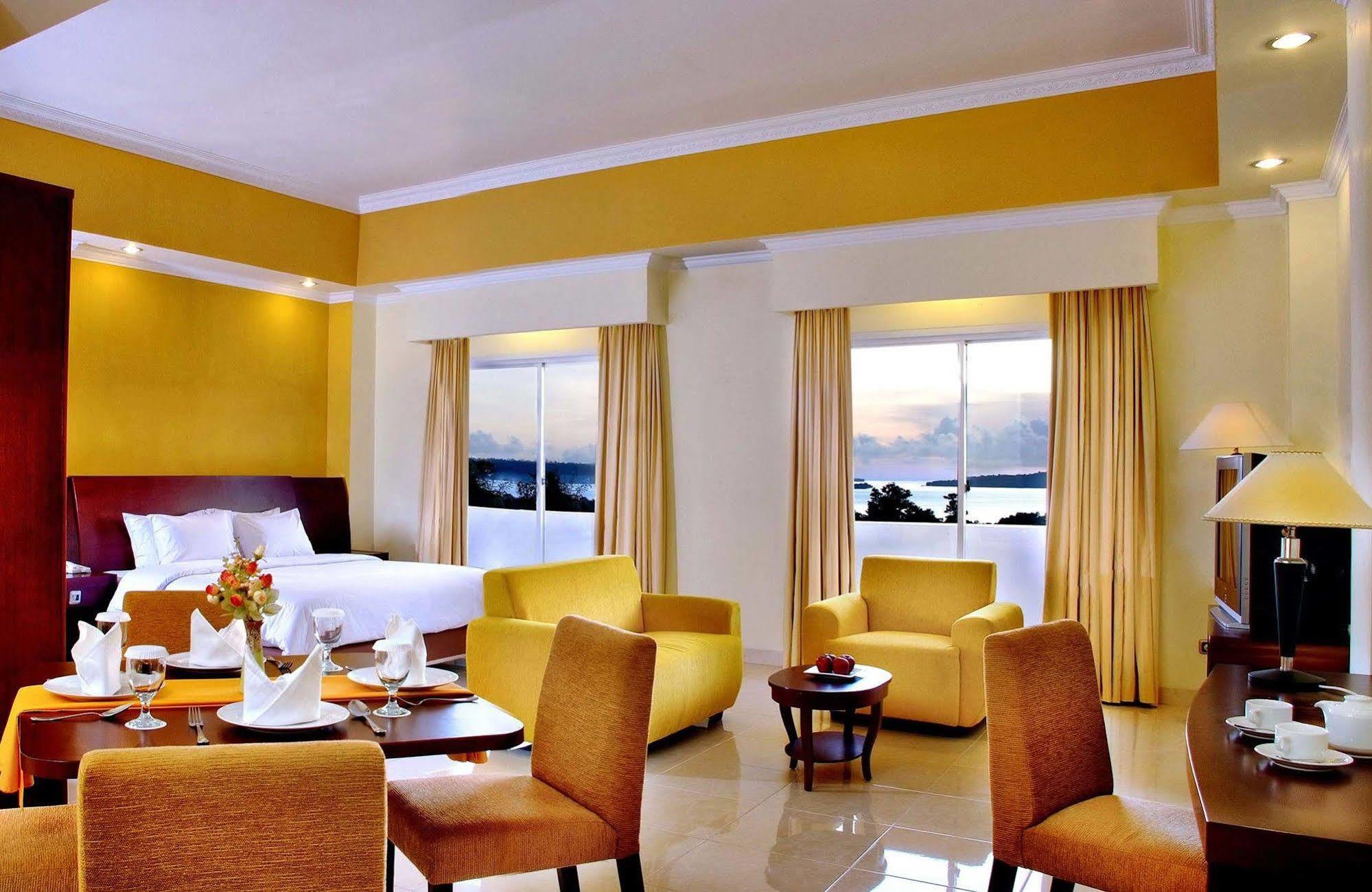 Aston Niu Manokwari Hotel & Conference Center Exterior photo