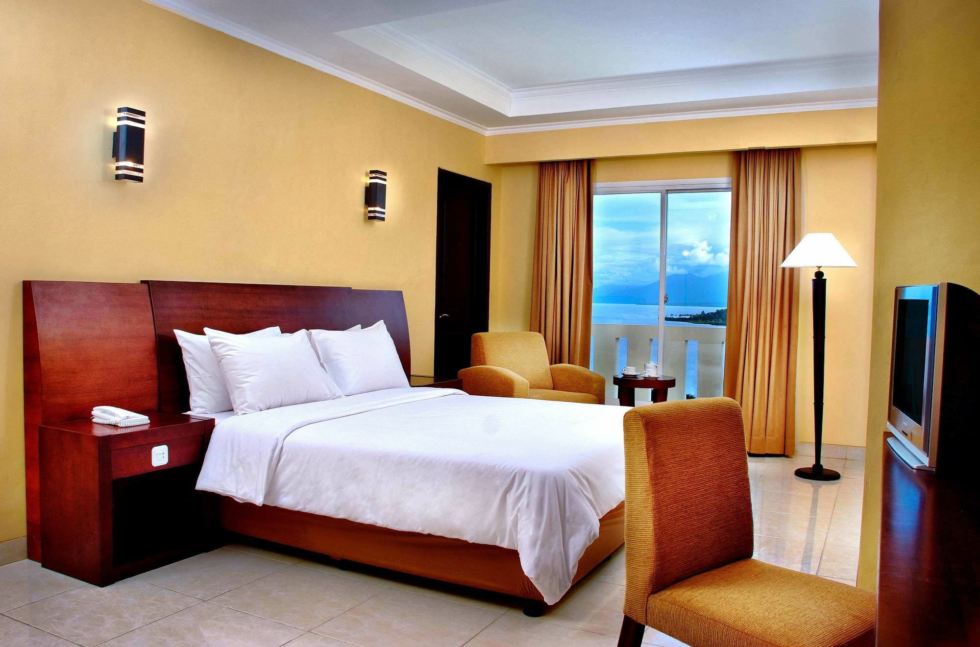 Aston Niu Manokwari Hotel & Conference Center Exterior photo